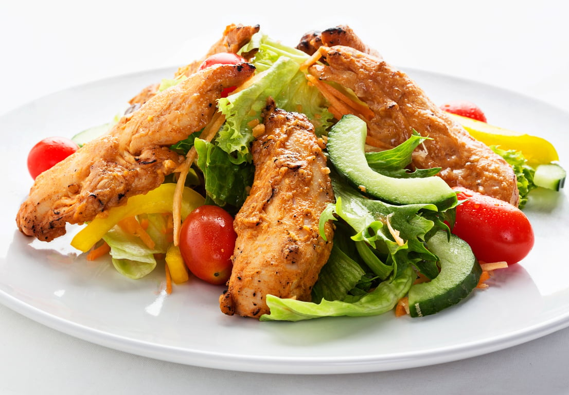 Tandoori-spiced chicken with salad: tasy and low-carb!